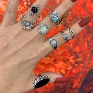 3/$10 NEW Boho Style Rings & MIDI
Rings Design Mix /silver tone Set NWOT